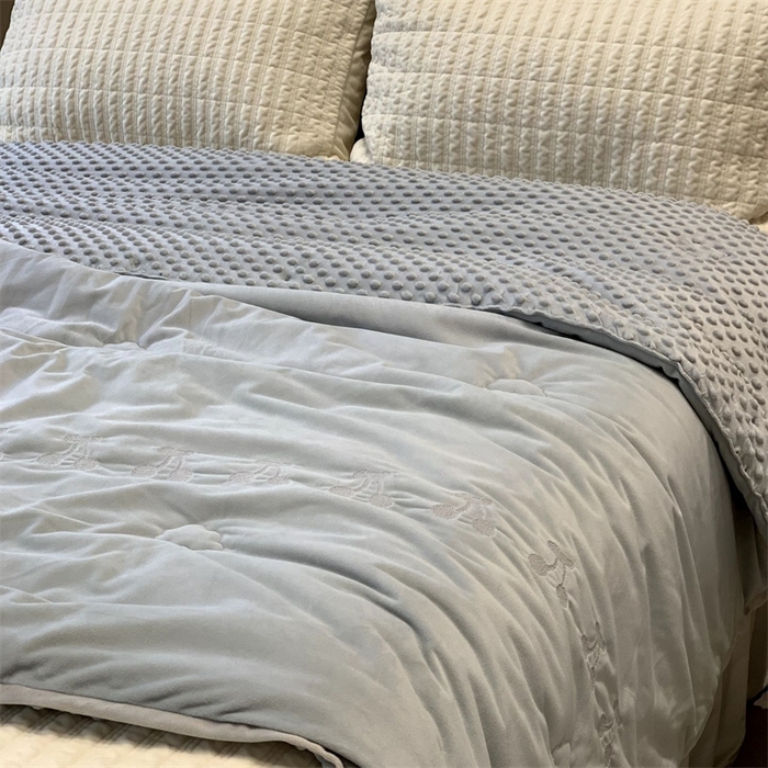 91家纺网 家纺一手货源 找家纺 （总）汇庭 2025秋冬新款樱桃绒双人豆豆被系列