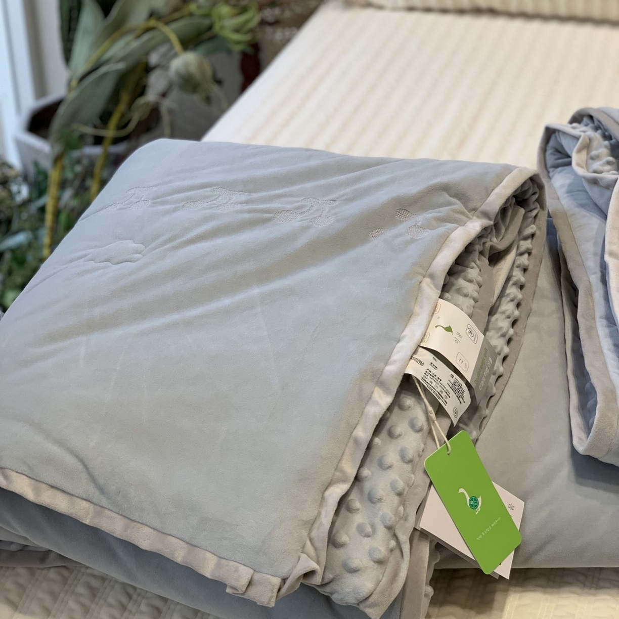 91家纺网 家纺一手货源 找家纺 （总）汇庭 2025秋冬新款樱桃绒双人豆豆被系列