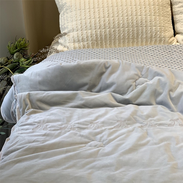 91家纺网 家纺一手货源 找家纺 （总）汇庭 2025秋冬新款樱桃绒双人豆豆被系列