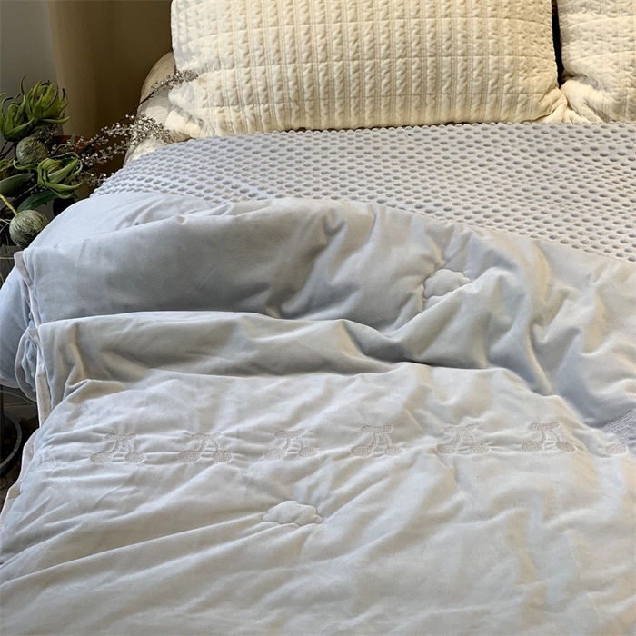 91家纺网 家纺一手货源 找家纺 （总）汇庭 2025秋冬新款樱桃绒双人豆豆被系列