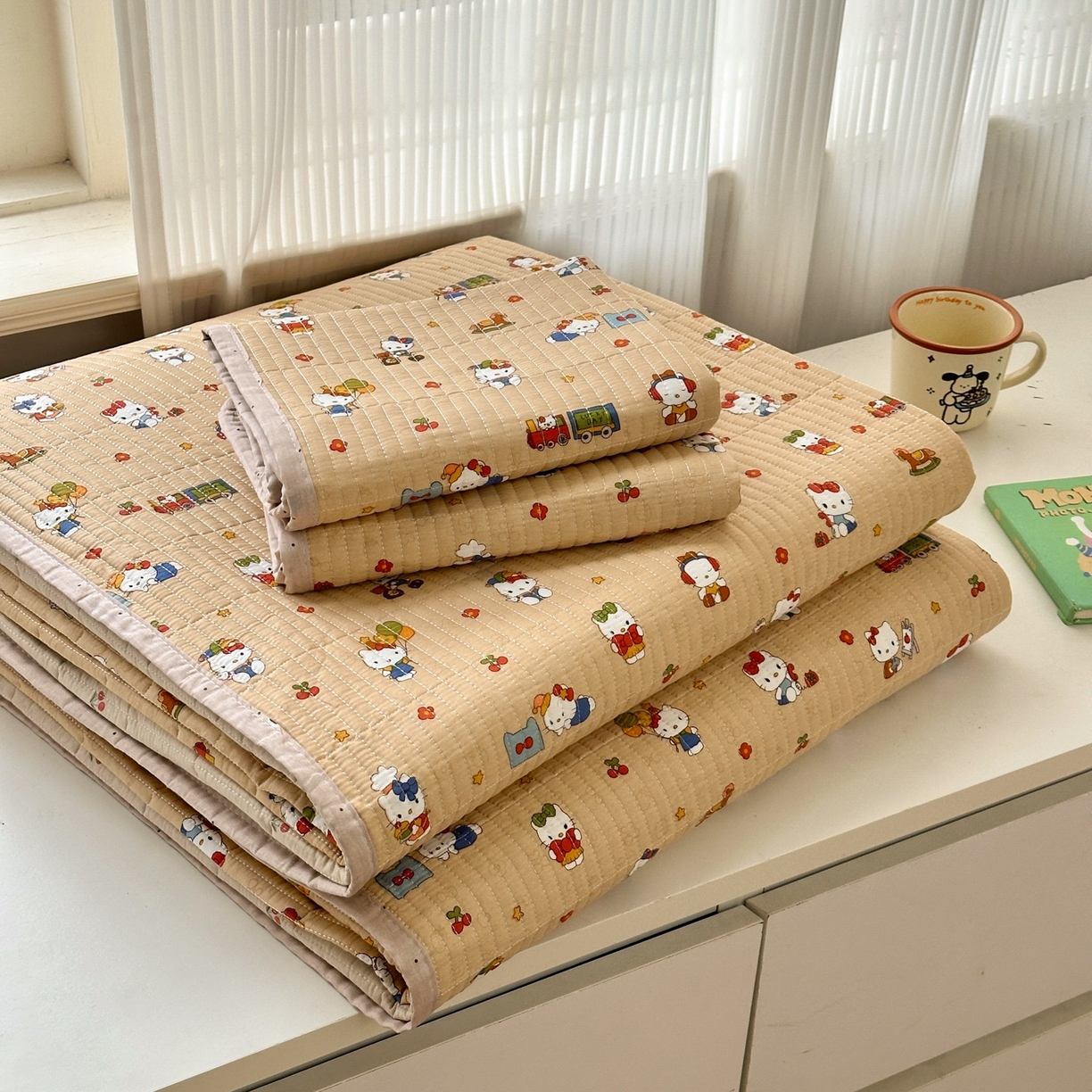 91家纺网 家纺一手货源 找家纺 乐童家纺 2026新款双面纯棉小清新印花床盖款四件套 床盖款-凯蒂软糖 咖