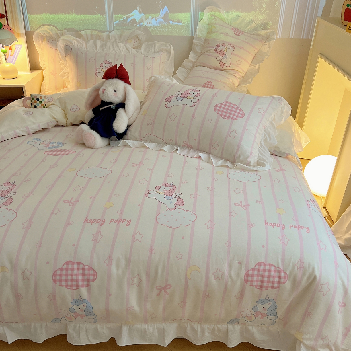 91家纺网 家纺一手货源 找家纺 六巷胡同 2026春夏新款韩系花边款卡通全棉四件套（第二系列）风格一 花边梦幻星河马