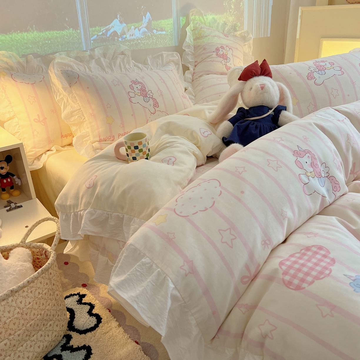 91家纺网 家纺一手货源 找家纺 六巷胡同 2026春夏新款韩系花边款卡通全棉四件套（第二系列）风格一 花边梦幻星河马