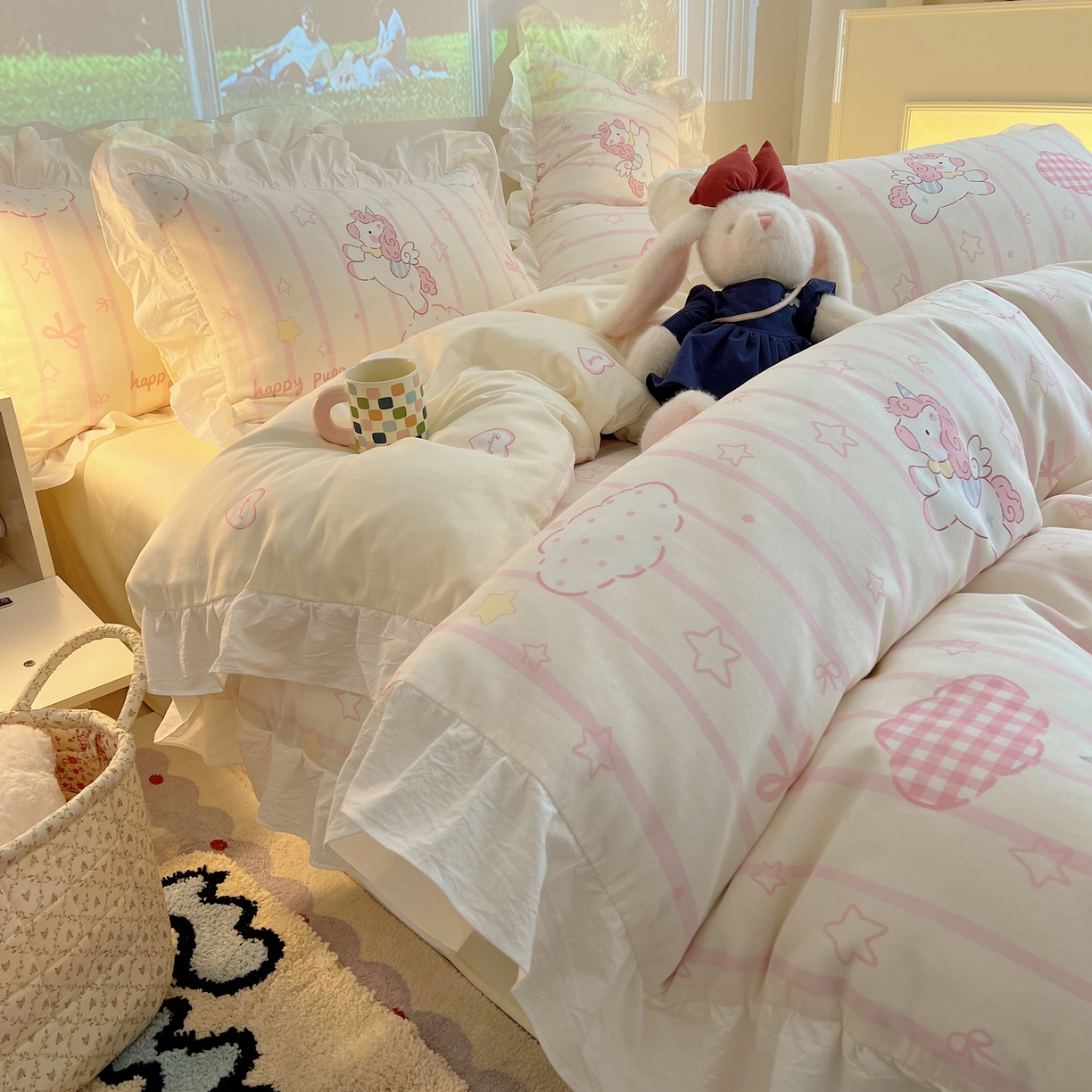 91家纺网 家纺一手货源 找家纺 六巷胡同 2026春夏新款韩系花边款卡通全棉四件套（第二系列）风格一 花边梦幻星河马