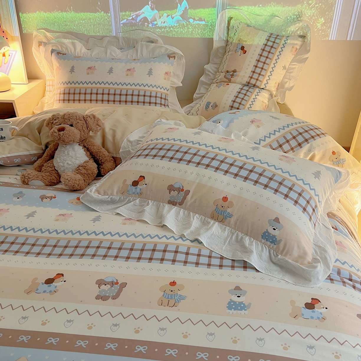 91家纺网 家纺一手货源 找家纺 六巷胡同 2026春夏新款韩系花边款卡通全棉四件套（第二系列）风格一 花边费尔岛狗狗