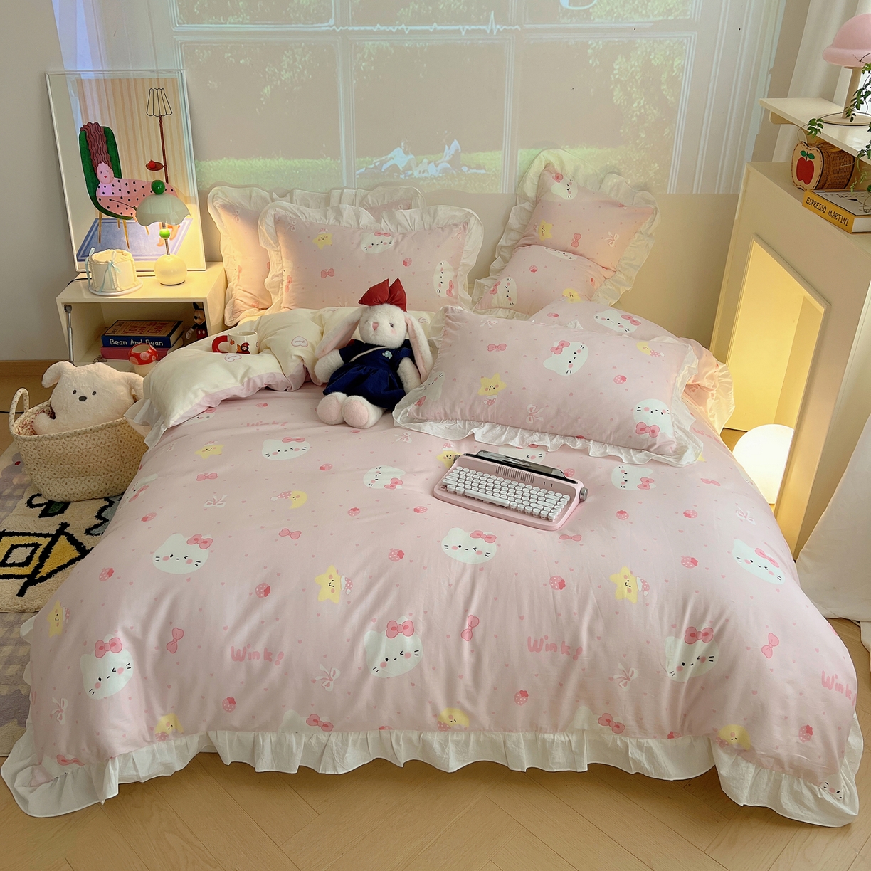 91家纺网 家纺一手货源 找家纺 六巷胡同 2026春夏新款韩系花边款卡通全棉四件套（第二系列）风格一 花边粉爱心喵喵