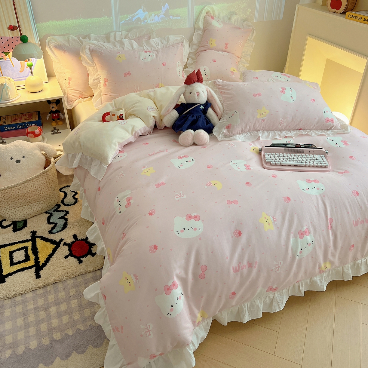 91家纺网 家纺一手货源 找家纺 六巷胡同 2026春夏新款韩系花边款卡通全棉四件套（第二系列）风格一 花边粉爱心喵喵