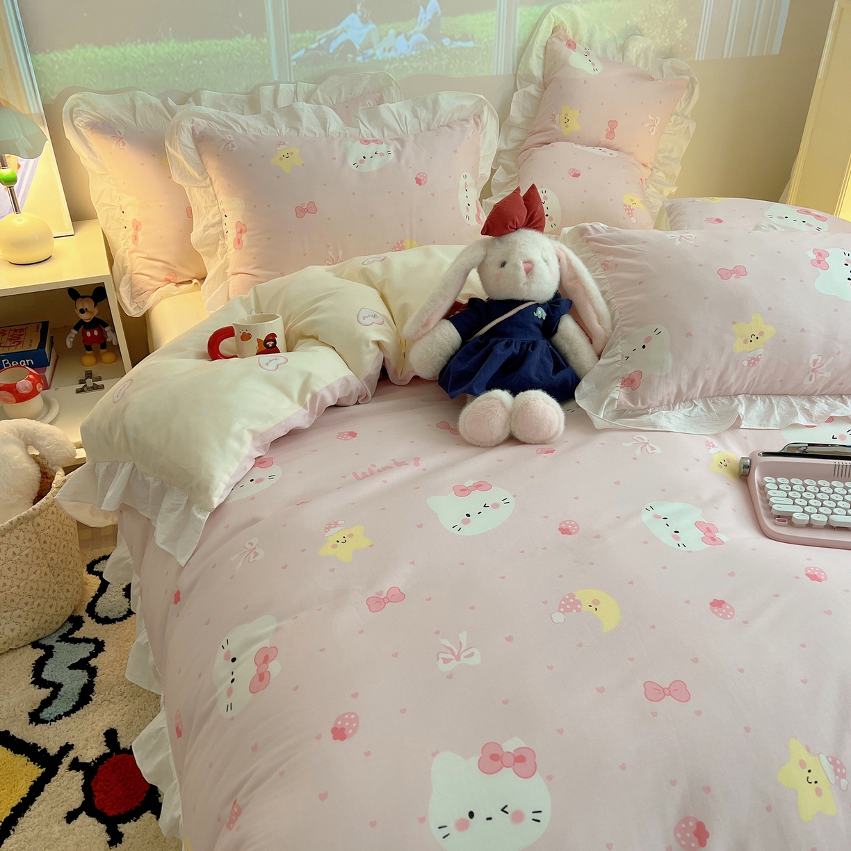 91家纺网 家纺一手货源 找家纺 六巷胡同 2026春夏新款韩系花边款卡通全棉四件套（第二系列）风格一 花边粉爱心喵喵