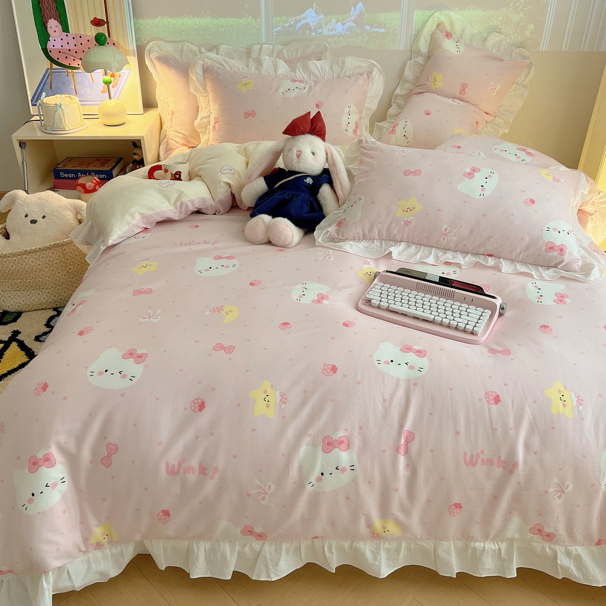 91家纺网 家纺一手货源 找家纺 六巷胡同 2026春夏新款韩系花边款卡通全棉四件套（第二系列）风格一 花边粉爱心喵喵