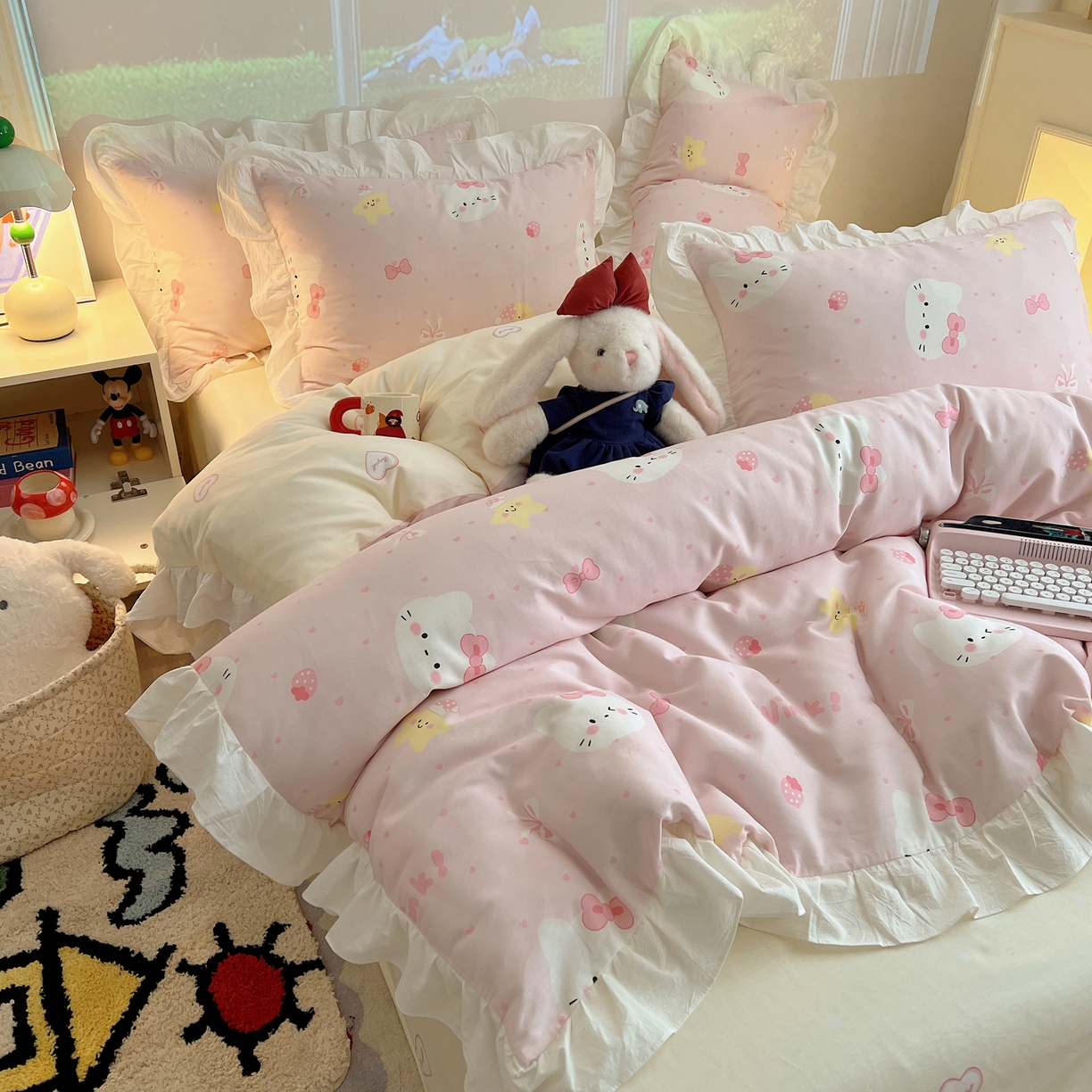 91家纺网 家纺一手货源 找家纺 六巷胡同 2026春夏新款韩系花边款卡通全棉四件套（第二系列）风格一 花边粉爱心喵喵