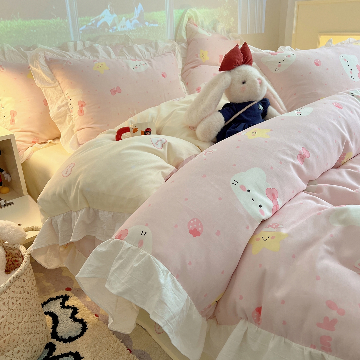 91家纺网 家纺一手货源 找家纺 六巷胡同 2026春夏新款韩系花边款卡通全棉四件套（第二系列）风格一 花边粉爱心喵喵