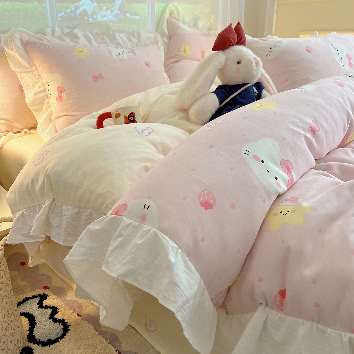 91家纺网 家纺一手货源 找家纺 六巷胡同 2026春夏新款韩系花边款卡通全棉四件套（第二系列）风格一 花边粉爱心喵喵