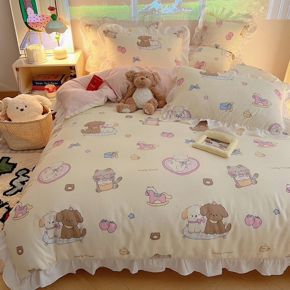 91家纺网 家纺一手货源 找家纺 六巷胡同 2026春夏新款韩系花边款卡通全棉四件套（第二系列）风格一 花边狗狗轰趴记