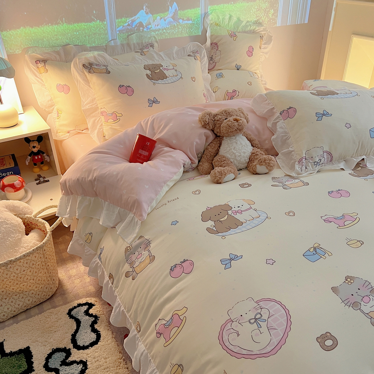 91家纺网 家纺一手货源 找家纺 六巷胡同 2026春夏新款韩系花边款卡通全棉四件套（第二系列）风格一 花边狗狗轰趴记