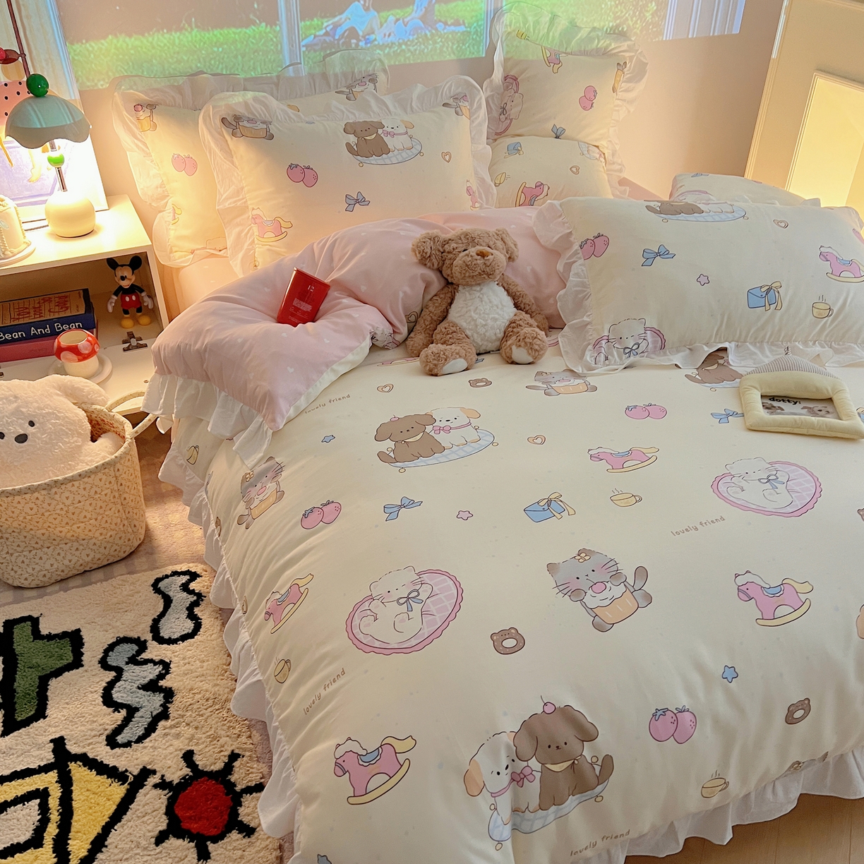 91家纺网 家纺一手货源 找家纺 六巷胡同 2026春夏新款韩系花边款卡通全棉四件套（第二系列）风格一 花边狗狗轰趴记