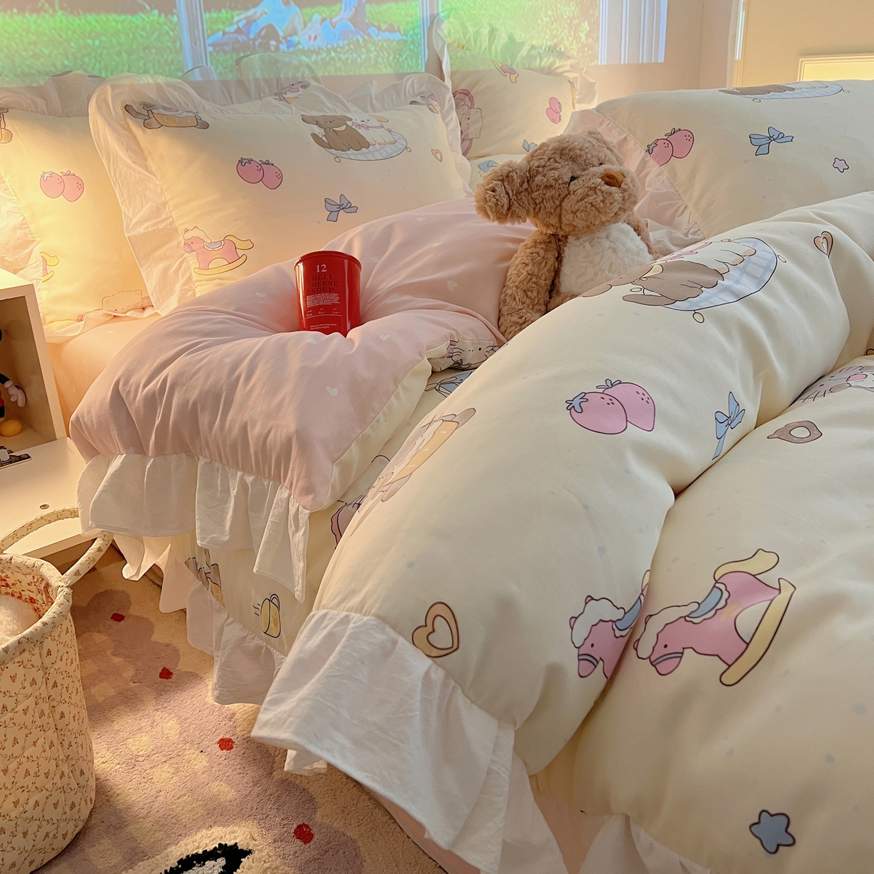 91家纺网 家纺一手货源 找家纺 六巷胡同 2026春夏新款韩系花边款卡通全棉四件套（第二系列）风格一 花边狗狗轰趴记