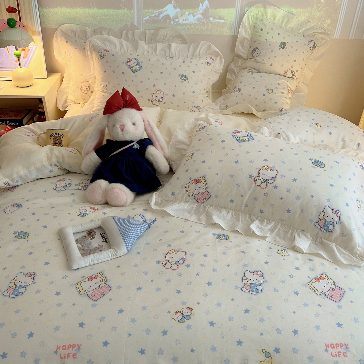 91家纺网 家纺一手货源 找家纺 六巷胡同 2026春夏新款韩系花边款卡通全棉四件套（第二系列）风格一 花边蓝星电话喵