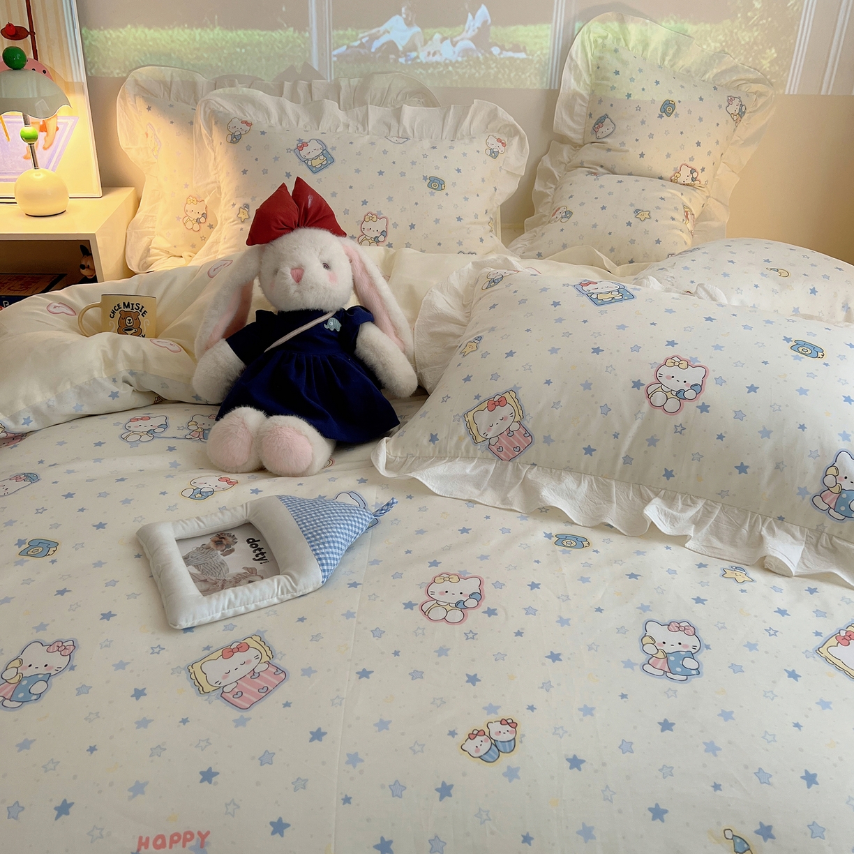 91家纺网 家纺一手货源 找家纺 六巷胡同 2026春夏新款韩系花边款卡通全棉四件套（第二系列）风格一 花边蓝星电话喵