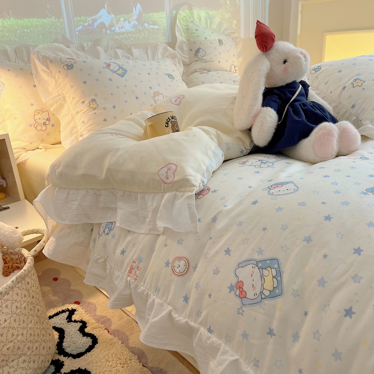 91家纺网 家纺一手货源 找家纺 六巷胡同 2026春夏新款韩系花边款卡通全棉四件套（第二系列）风格一 花边蓝星电话喵