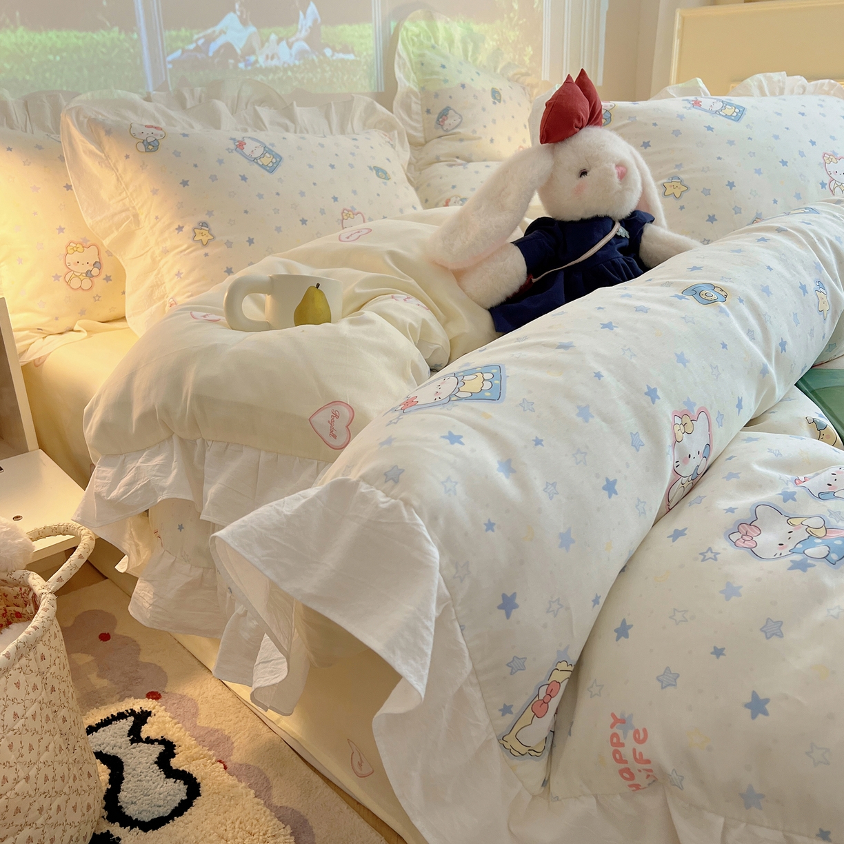 91家纺网 家纺一手货源 找家纺 六巷胡同 2026春夏新款韩系花边款卡通全棉四件套（第二系列）风格一 花边蓝星电话喵