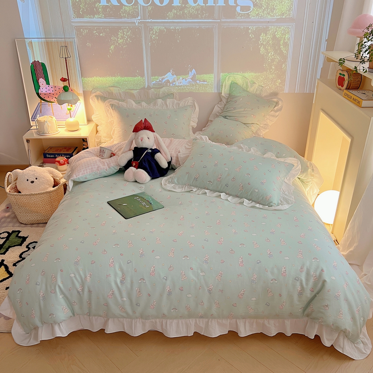 91家纺网 家纺一手货源 找家纺 六巷胡同 2026春夏新款韩系花边款卡通全棉四件套（第二系列）风格一 花边萝莉邦尼兔