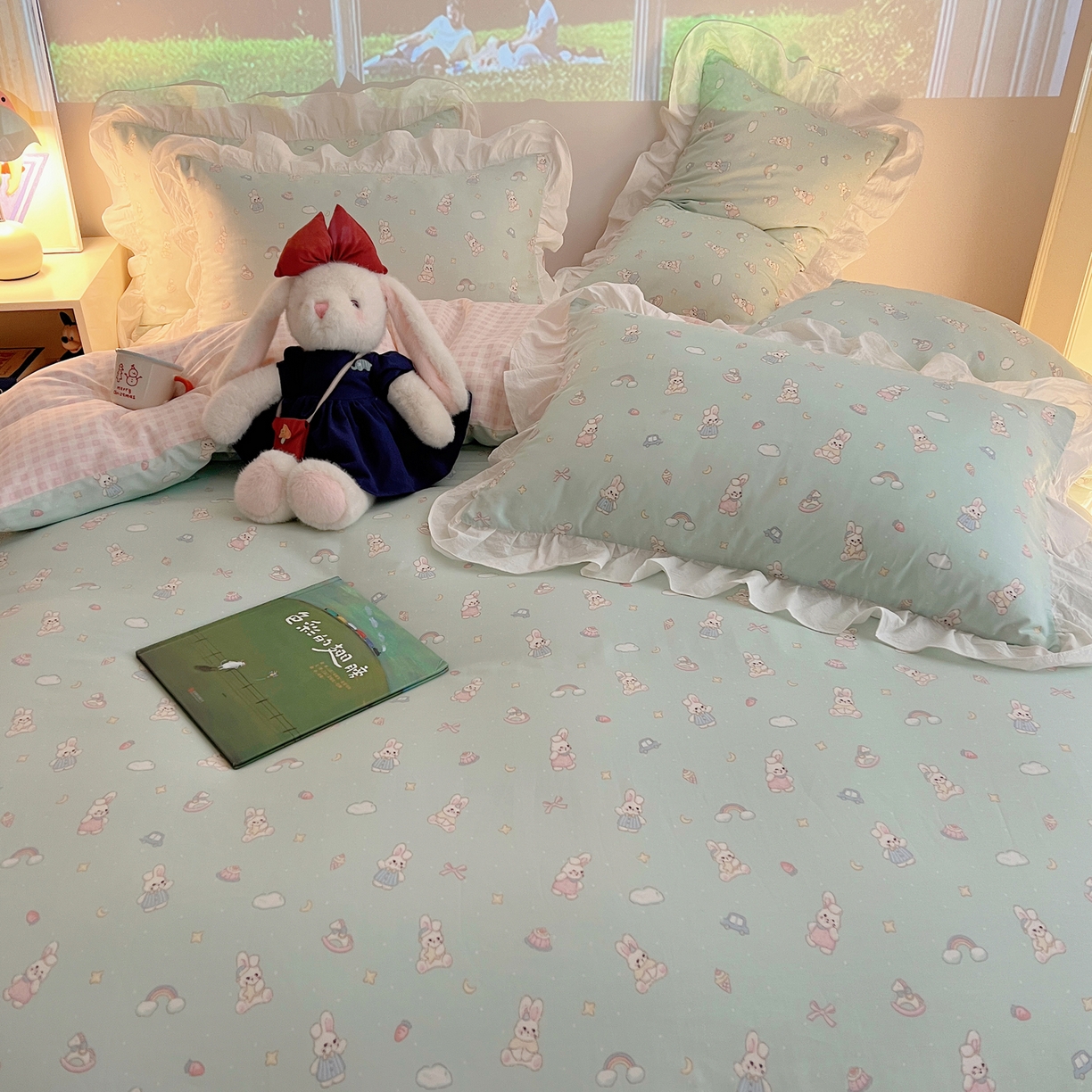 91家纺网 家纺一手货源 找家纺 六巷胡同 2026春夏新款韩系花边款卡通全棉四件套（第二系列）风格一 花边萝莉邦尼兔