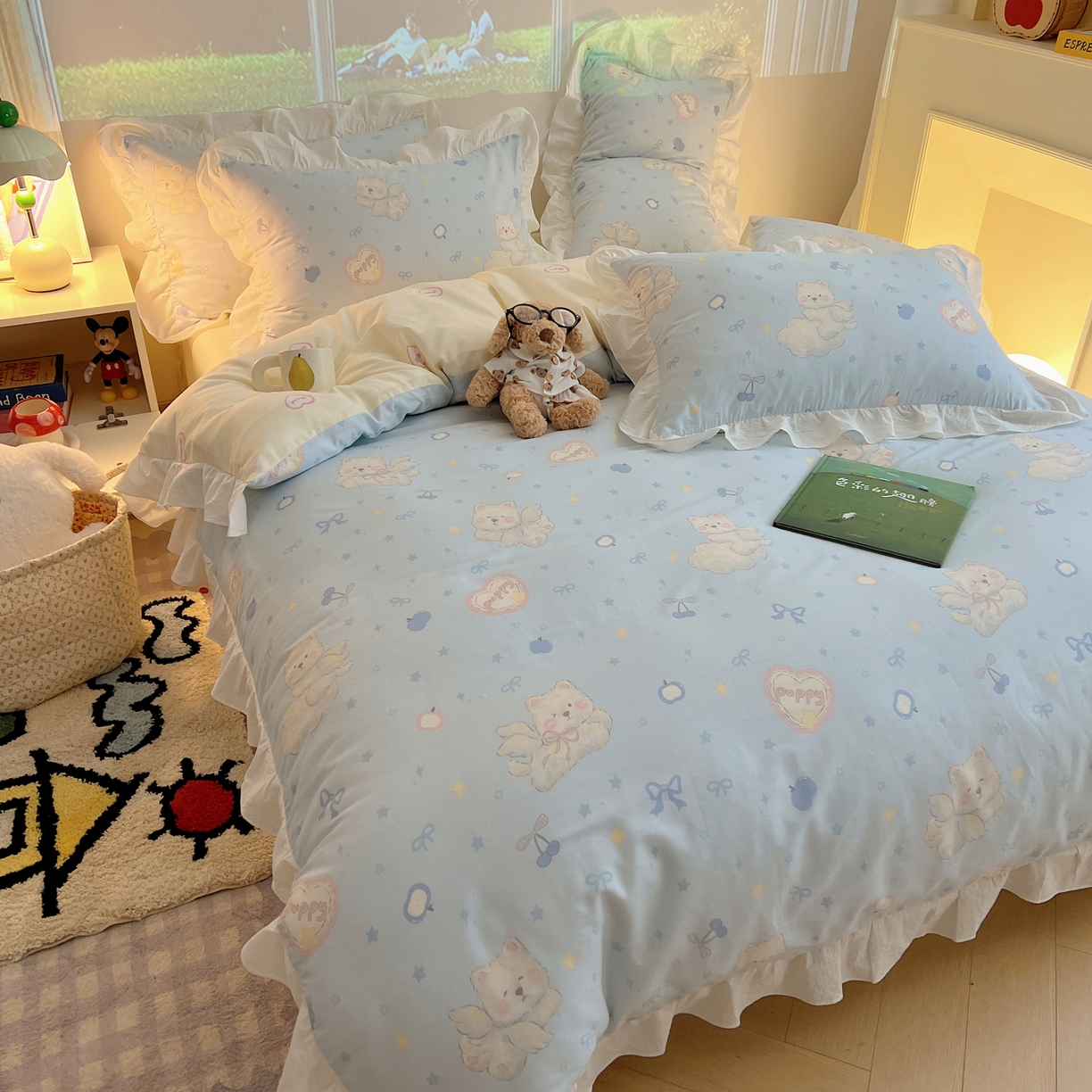 91家纺网 家纺一手货源 找家纺 六巷胡同 2026春夏新款韩系花边款卡通全棉四件套（第二系列）风格一 花边萌趣小飞犬