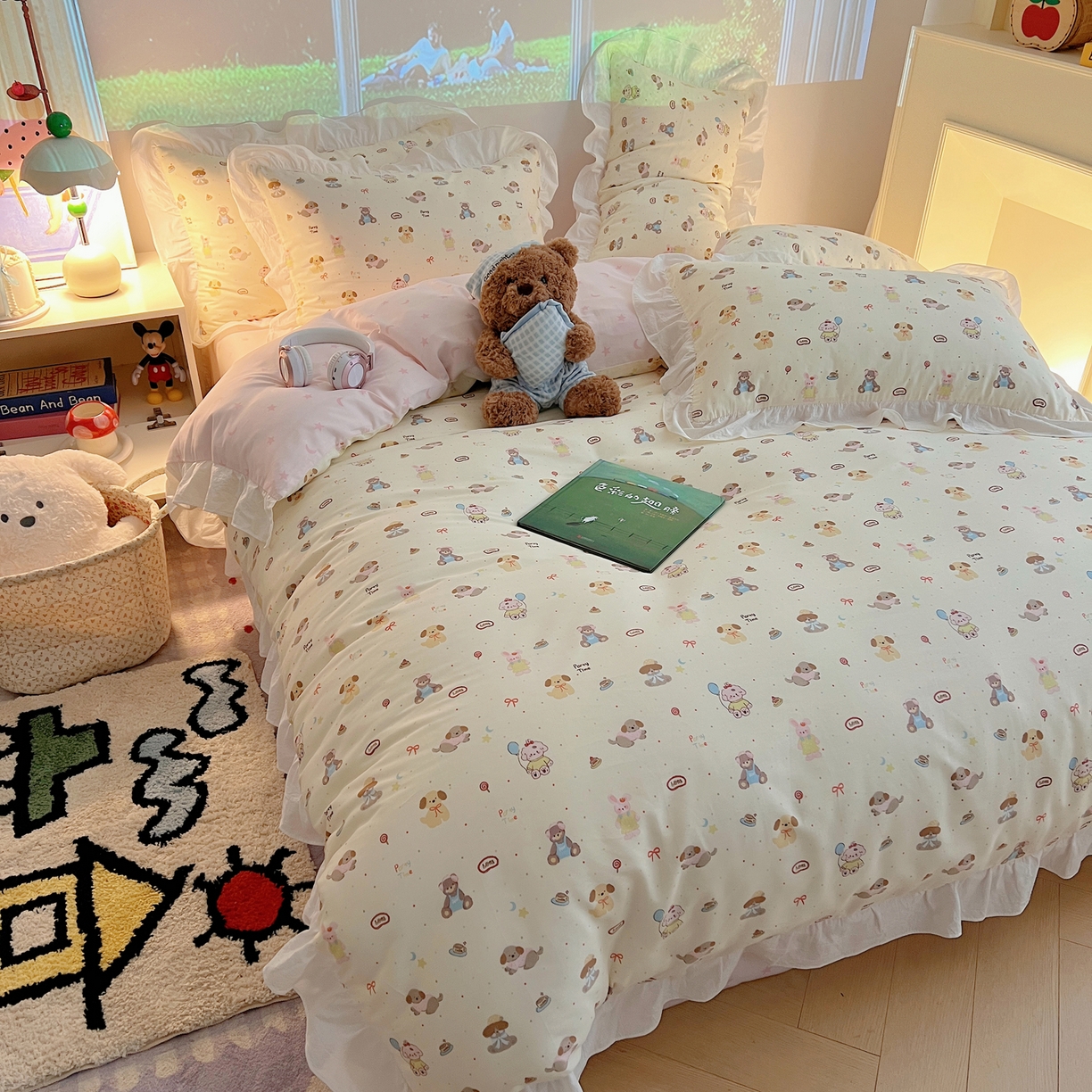 91家纺网 家纺一手货源 找家纺 六巷胡同 2026春夏新款韩系花边款卡通全棉四件套（第二系列）风格一 花边气球派希犬