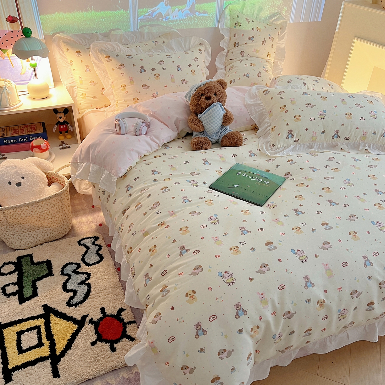 91家纺网 家纺一手货源 找家纺 六巷胡同 2026春夏新款韩系花边款卡通全棉四件套（第二系列）风格一 花边气球派希犬