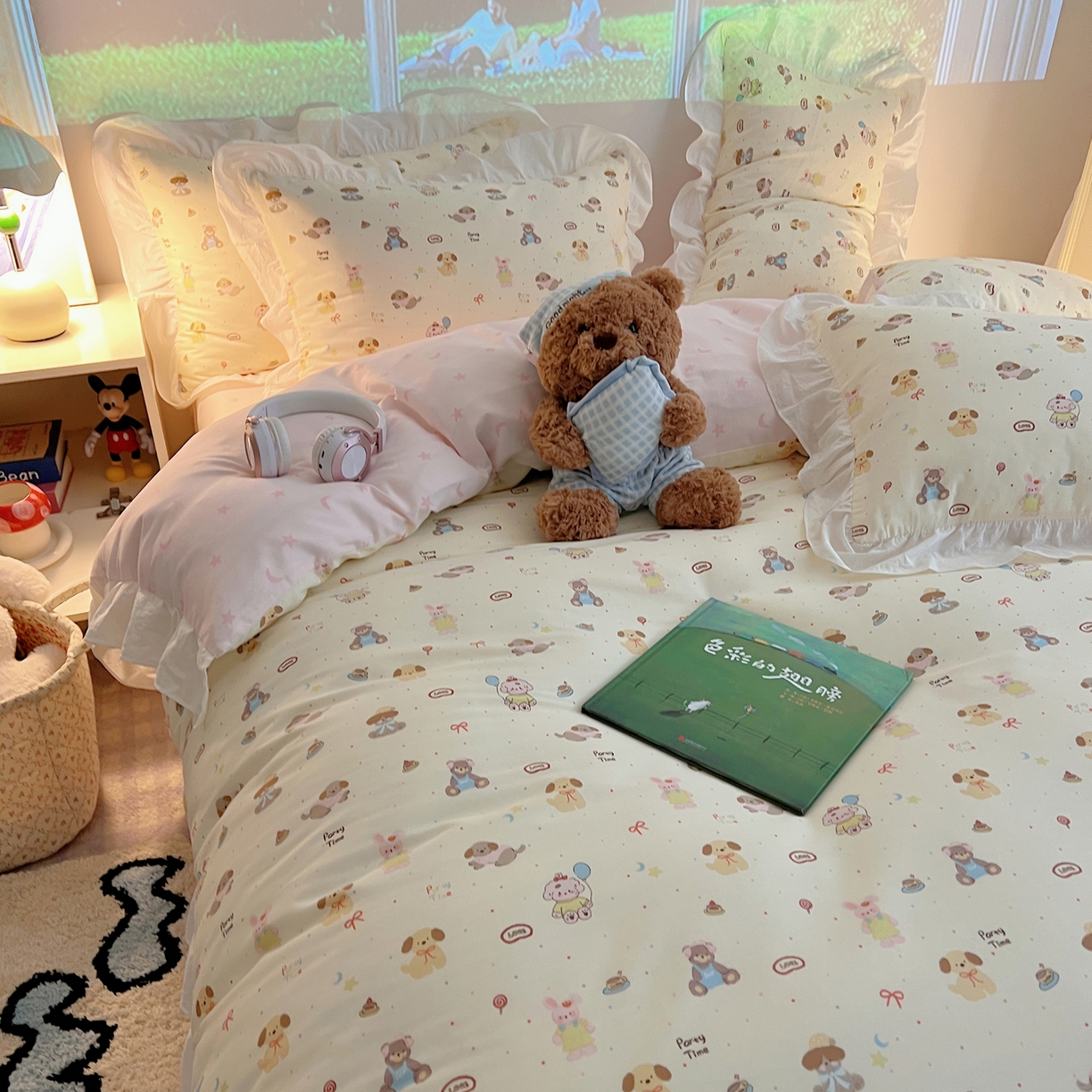 91家纺网 家纺一手货源 找家纺 六巷胡同 2026春夏新款韩系花边款卡通全棉四件套（第二系列）风格一 花边气球派希犬