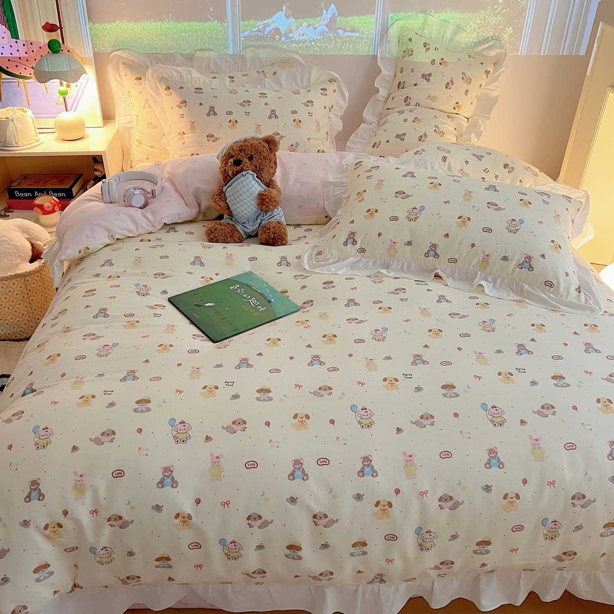 91家纺网 家纺一手货源 找家纺 六巷胡同 2026春夏新款韩系花边款卡通全棉四件套（第二系列）风格一 花边气球派希犬