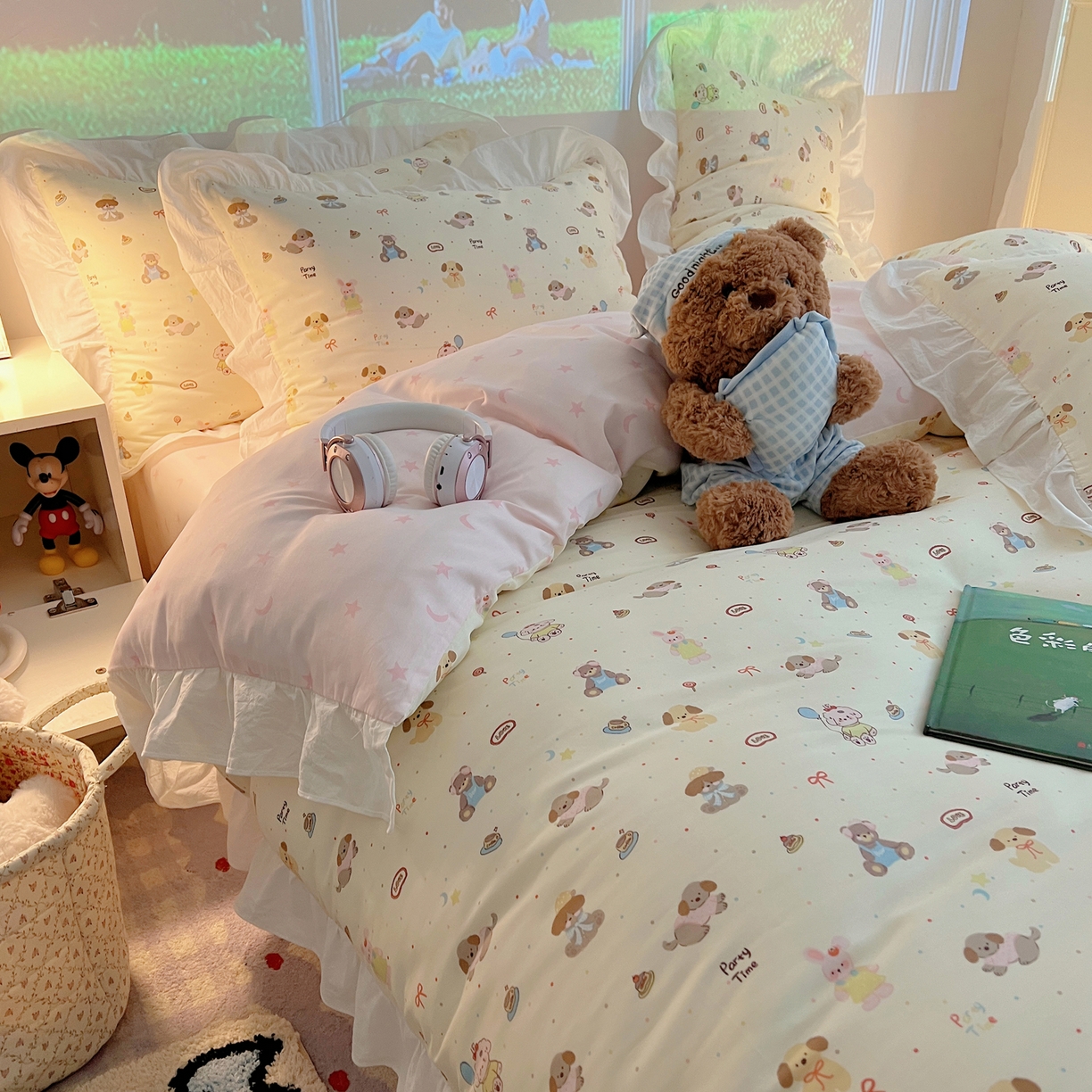 91家纺网 家纺一手货源 找家纺 六巷胡同 2026春夏新款韩系花边款卡通全棉四件套（第二系列）风格一 花边气球派希犬