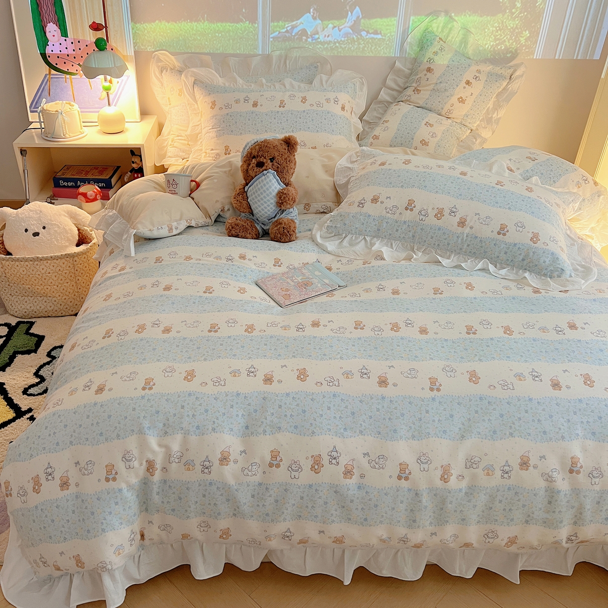 91家纺网 家纺一手货源 找家纺 六巷胡同 2026春夏新款韩系花边款卡通全棉四件套（第二系列）风格一 花边熊友赏花集