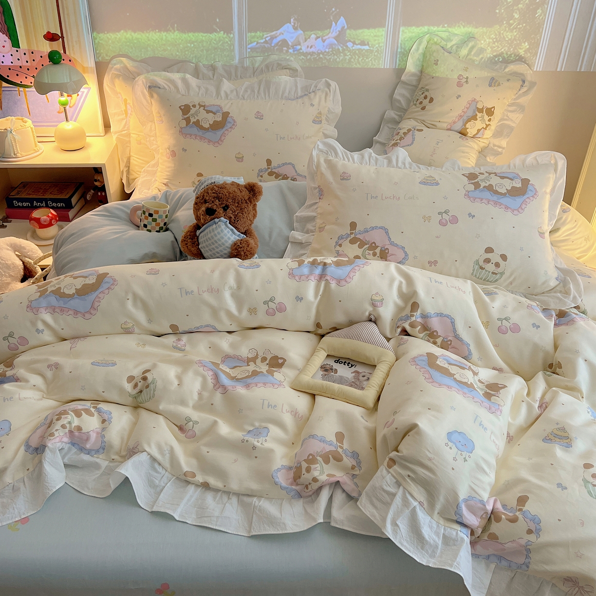 91家纺网 家纺一手货源 找家纺 六巷胡同 2026春夏新款韩系花边款卡通全棉四件套（第二系列）风格一 花边慵懒猫咪崽