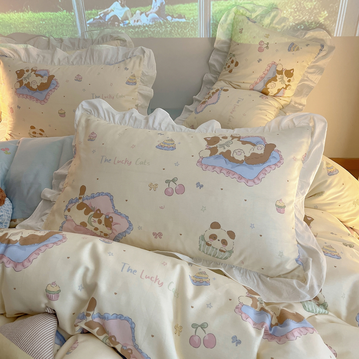 91家纺网 家纺一手货源 找家纺 六巷胡同 2026春夏新款韩系花边款卡通全棉四件套（第二系列）风格一 花边慵懒猫咪崽