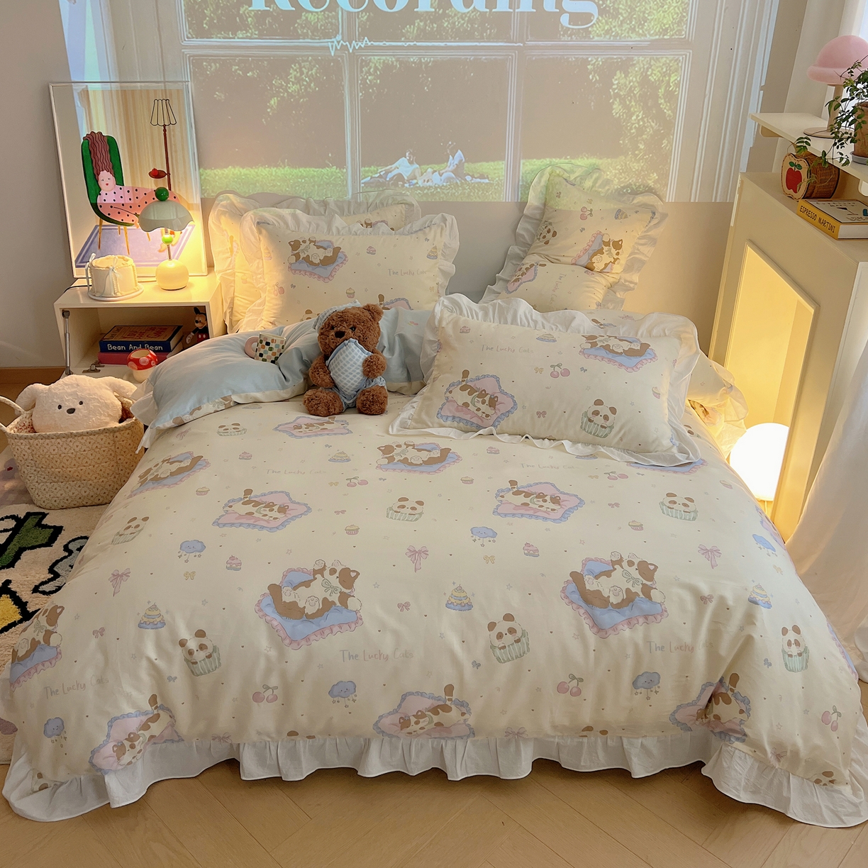 91家纺网 家纺一手货源 找家纺 六巷胡同 2026春夏新款韩系花边款卡通全棉四件套（第二系列）风格一 花边慵懒猫咪崽