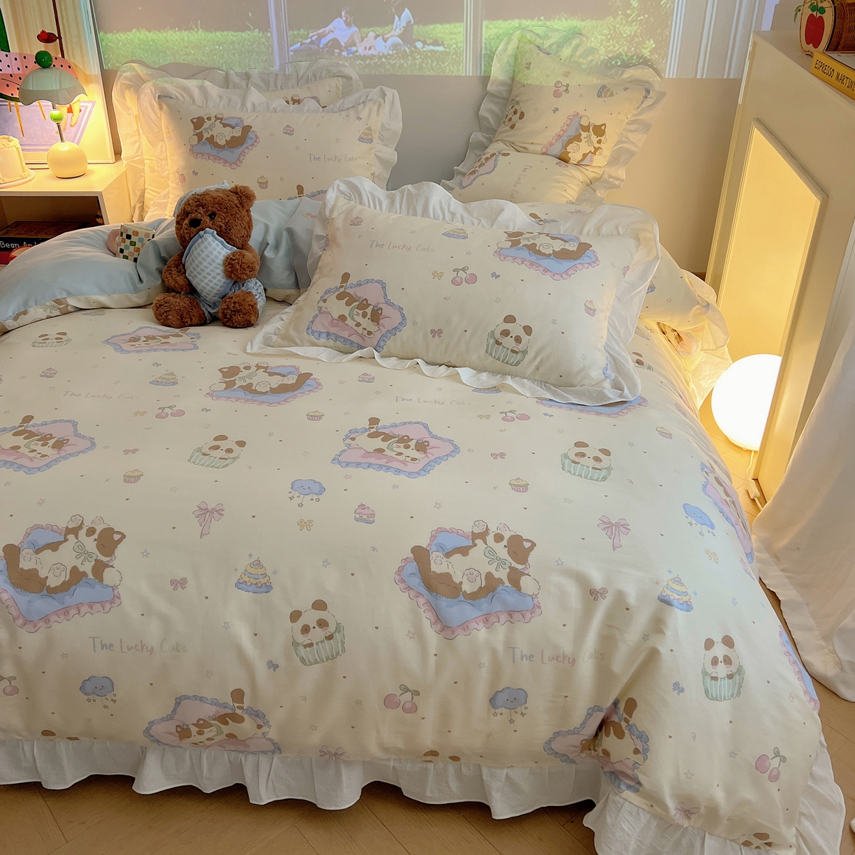 91家纺网 家纺一手货源 找家纺 六巷胡同 2026春夏新款韩系花边款卡通全棉四件套（第二系列）风格一 花边慵懒猫咪崽