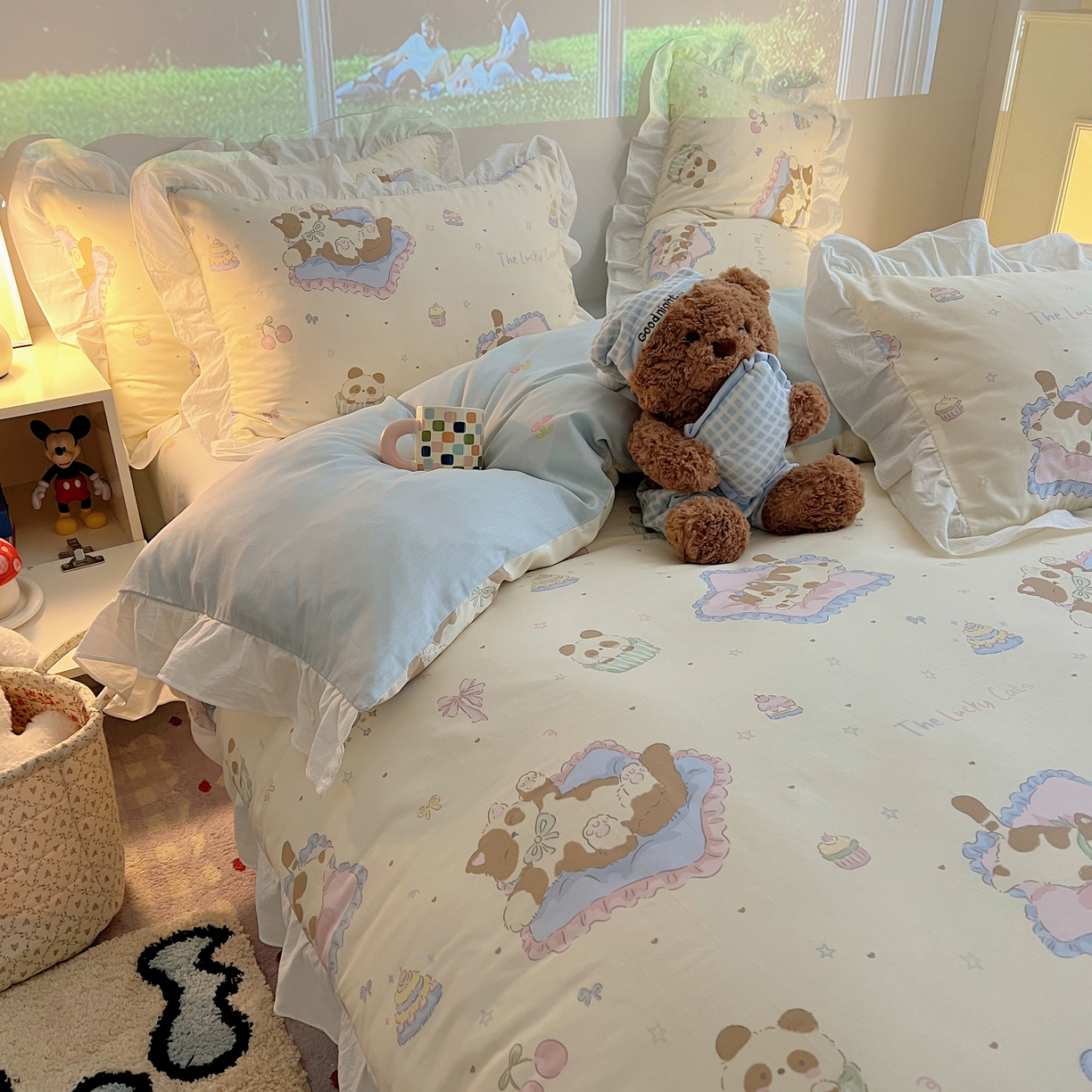 91家纺网 家纺一手货源 找家纺 六巷胡同 2026春夏新款韩系花边款卡通全棉四件套（第二系列）风格一 花边慵懒猫咪崽