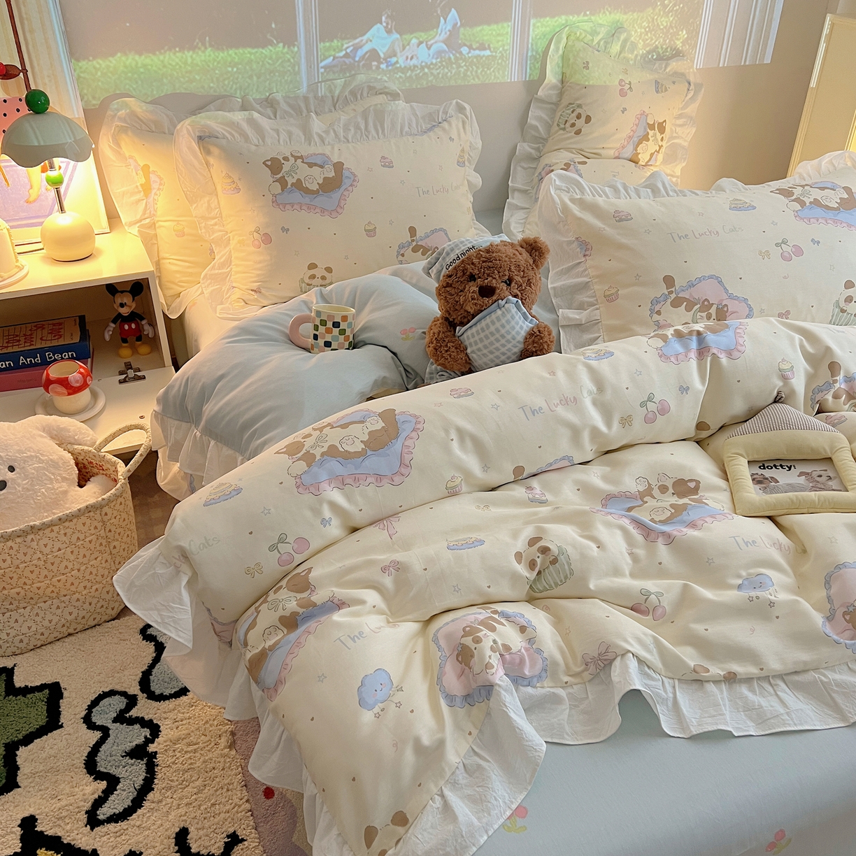 91家纺网 家纺一手货源 找家纺 六巷胡同 2026春夏新款韩系花边款卡通全棉四件套（第二系列）风格一 花边慵懒猫咪崽