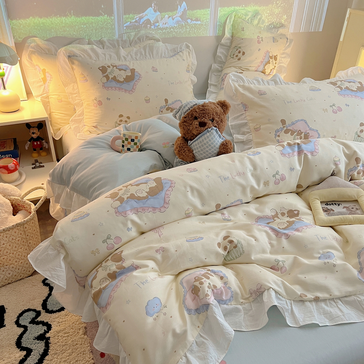 91家纺网 家纺一手货源 找家纺 六巷胡同 2026春夏新款韩系花边款卡通全棉四件套（第二系列）风格一 花边慵懒猫咪崽