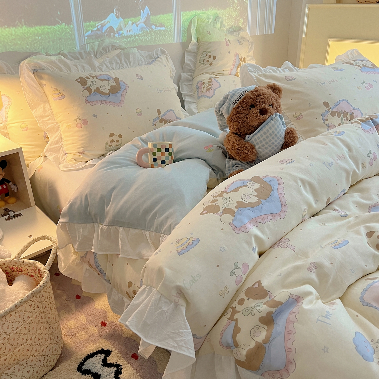 91家纺网 家纺一手货源 找家纺 六巷胡同 2026春夏新款韩系花边款卡通全棉四件套（第二系列）风格一 花边慵懒猫咪崽