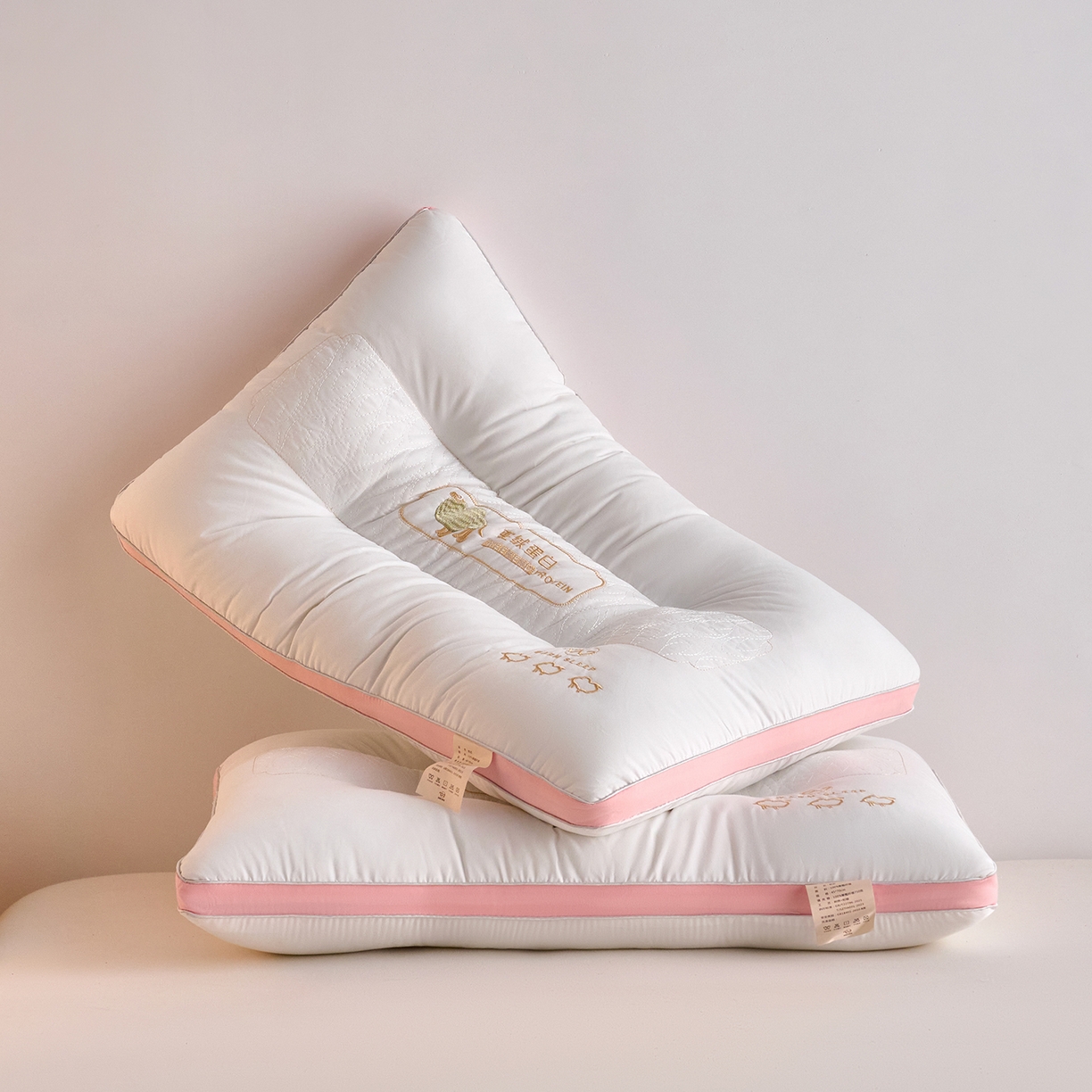 91家纺网 家纺一手货源 找家纺 （总）鼎晟纺 2026新款驼绒蛋白护颈枕学生枕头成人枕芯