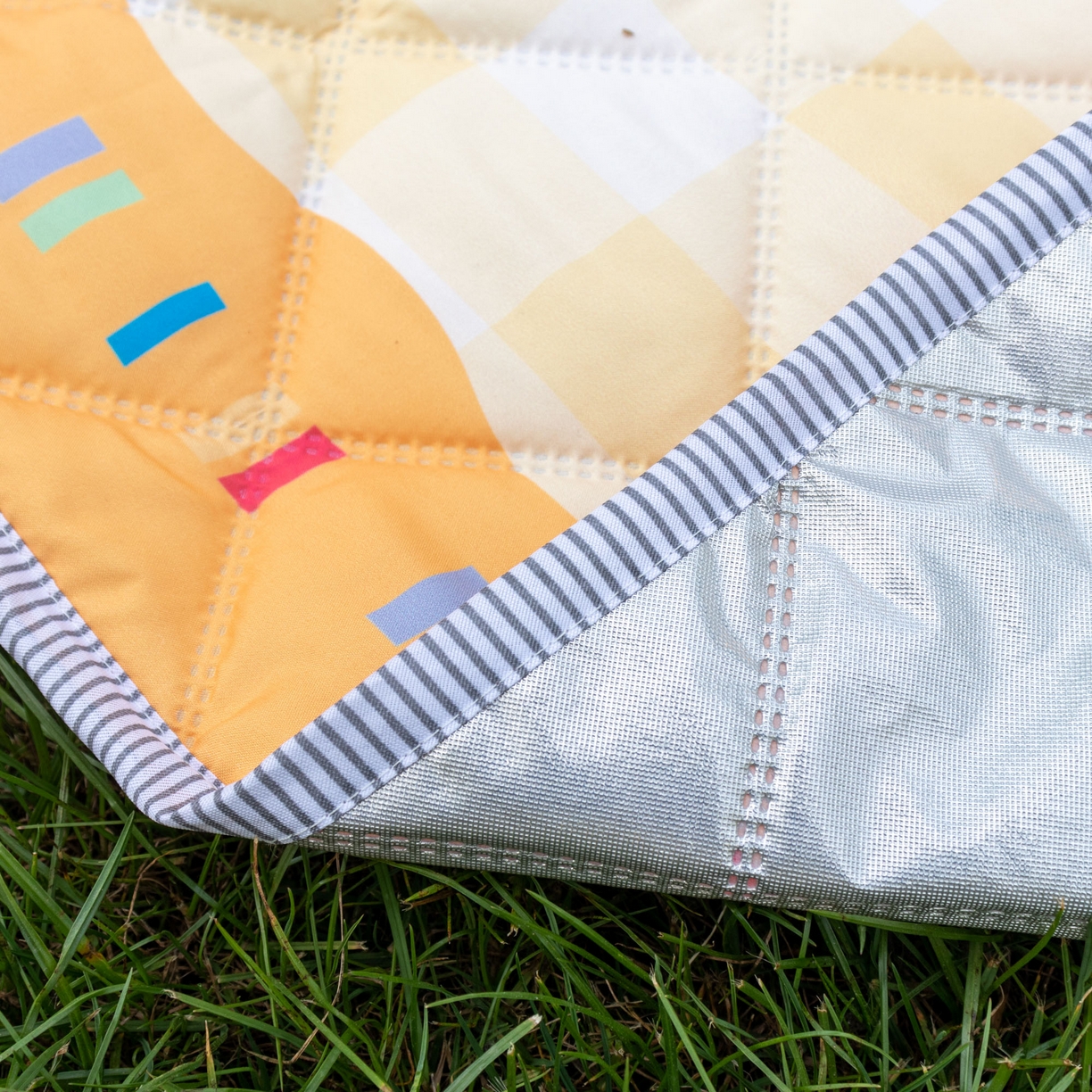 91家纺网 家纺一手货源 找家纺 欣宜家纺 2025新款铝底防水野餐垫防潮宝宝地垫爬爬垫露营垫帐篷垫 格子毛球