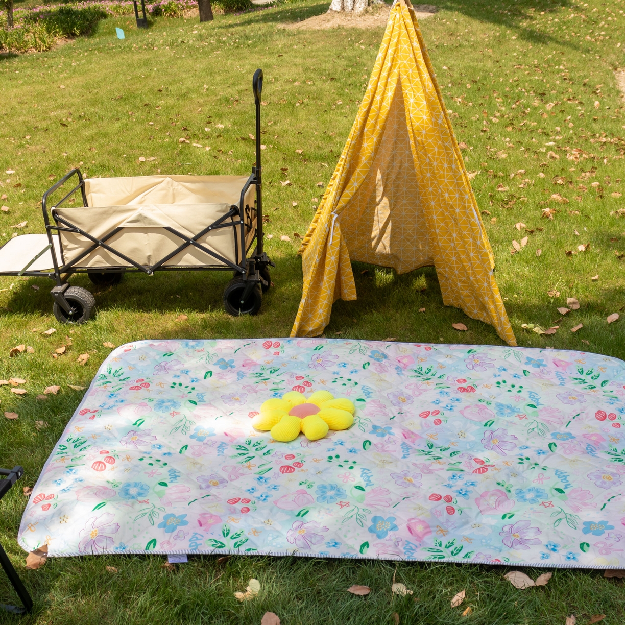 91家纺网 家纺一手货源 找家纺 欣宜家纺 2025新款铝底防水野餐垫防潮宝宝地垫爬爬垫露营垫帐篷垫 花漫天