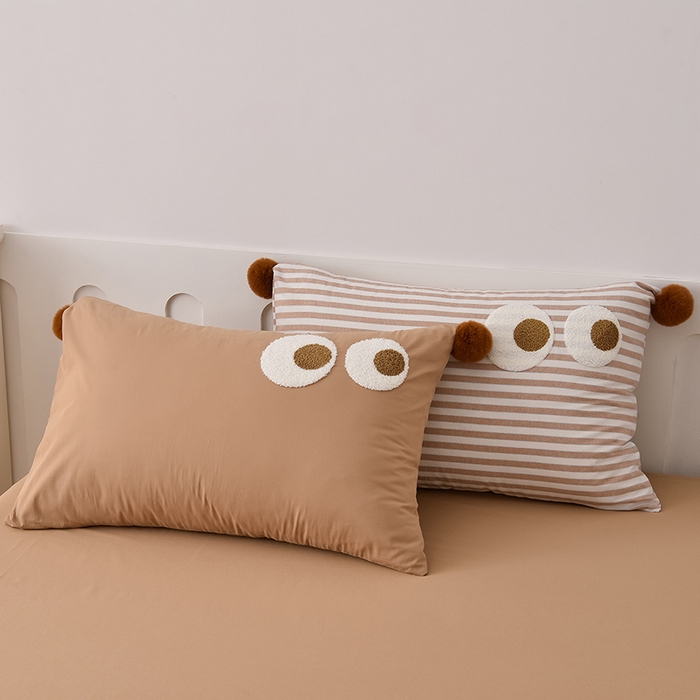 91家纺网 家纺一手货源 找家纺 炫拼家纺 2026新款卡通毛巾绣A类全棉40支水洗棉贴布绣平绣纯棉四件套-毛球系列 毛球-卡皮巴拉咖