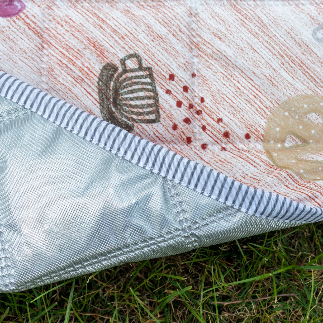 91家纺网 家纺一手货源 找家纺 欣宜家纺 2025新款铝底防水野餐垫防潮宝宝地垫爬爬垫露营垫帐篷垫 咖啡熊