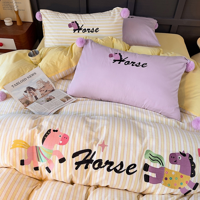 91家纺网 家纺一手货源 找家纺 炫拼家纺 2026新款卡通毛巾绣A类全棉40支水洗棉贴布绣平绣纯棉四件套-毛球系列 毛球-快乐小马