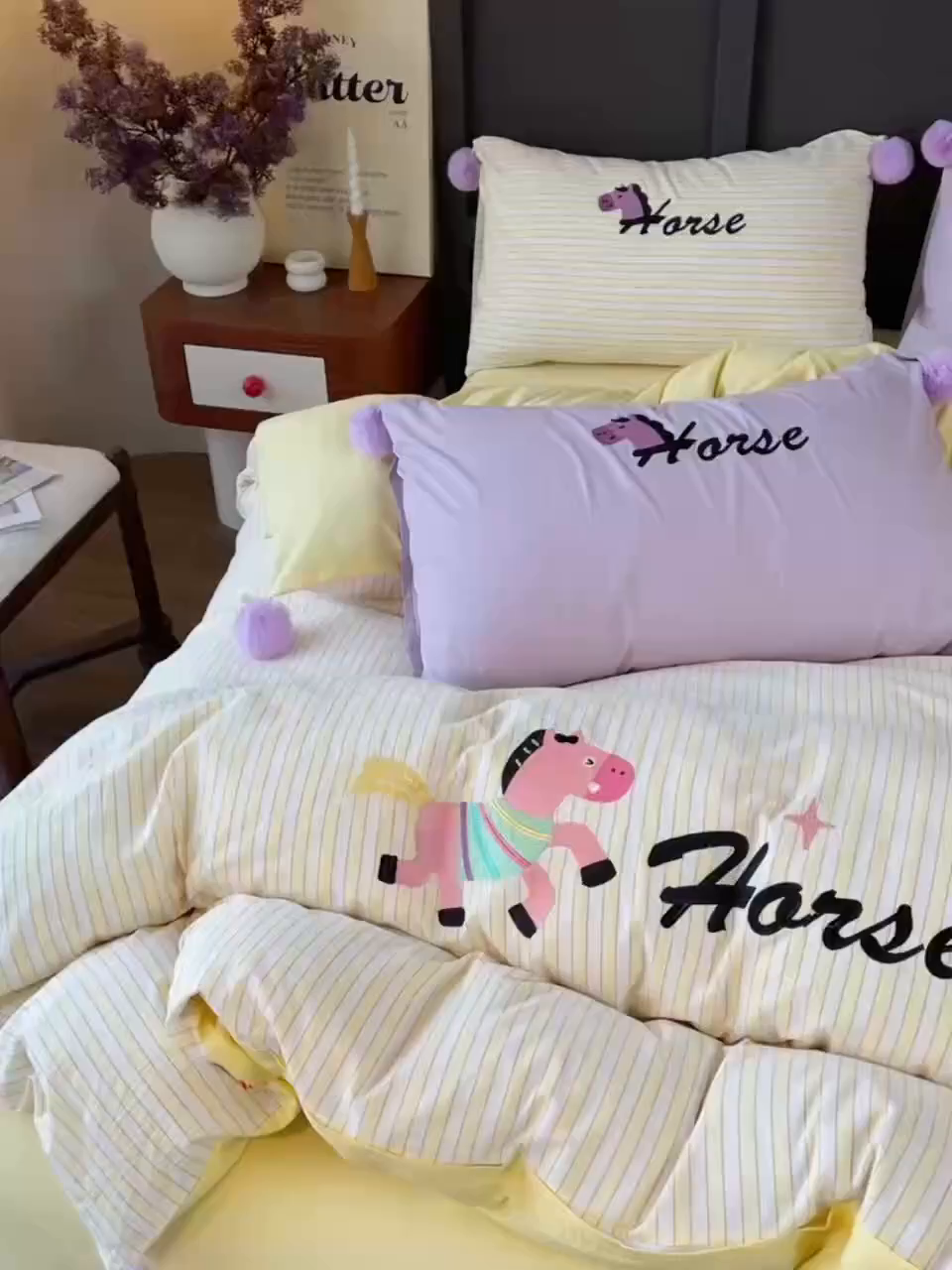 91家纺网 家纺一手货源 找家纺 炫拼家纺 2026新款卡通毛巾绣A类全棉40支水洗棉贴布绣平绣纯棉四件套-毛球系列 毛球-快乐小马