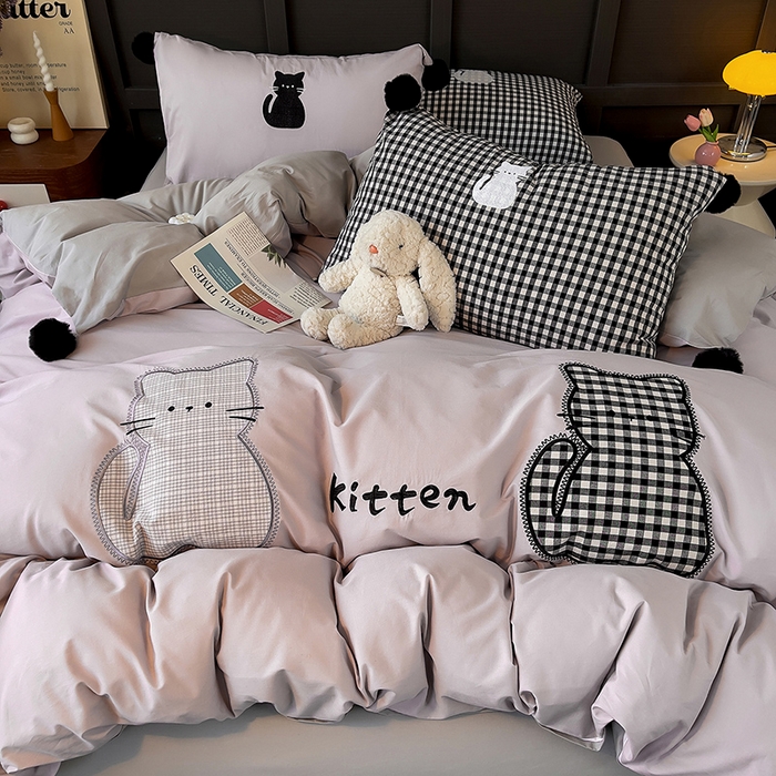 91家纺网 家纺一手货源 找家纺 炫拼家纺 2026新款卡通毛巾绣A类全棉40支水洗棉贴布绣平绣纯棉四件套-毛球系列 毛球-俩小无猜