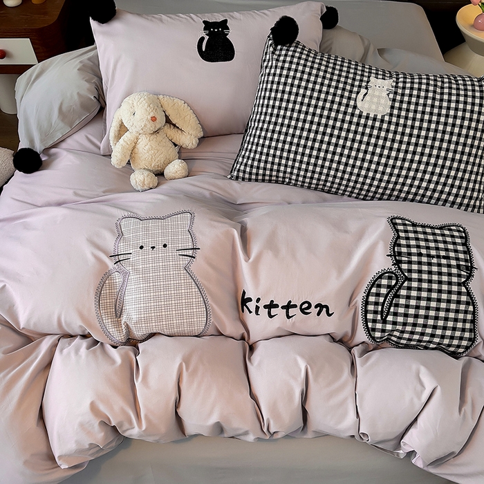 91家纺网 家纺一手货源 找家纺 炫拼家纺 2026新款卡通毛巾绣A类全棉40支水洗棉贴布绣平绣纯棉四件套-毛球系列 毛球-俩小无猜